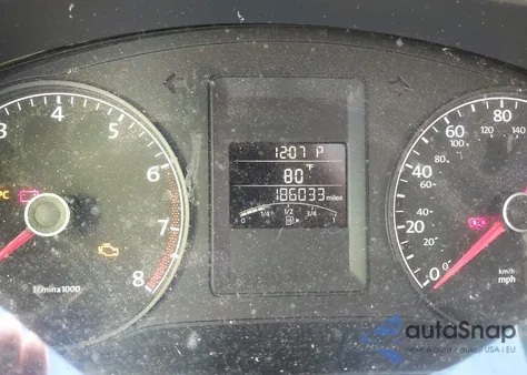 2014 Volkswagen Jetta 2.0L S z USA, uszkodzony, nr VIN 3VW2K7AJ9EM390133